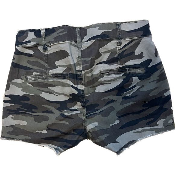 Express Camouflage Mid Rise Shorts NWT - Picture 3 of 5